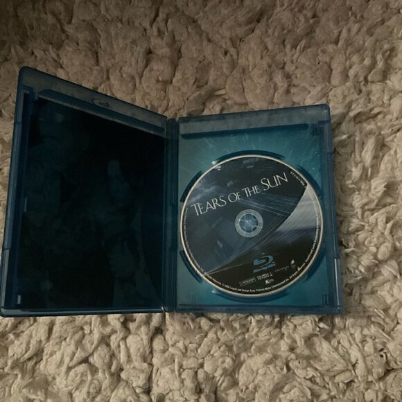 Tears of the Sun Blu- Ray Disc Movie - Picture 5 of 5